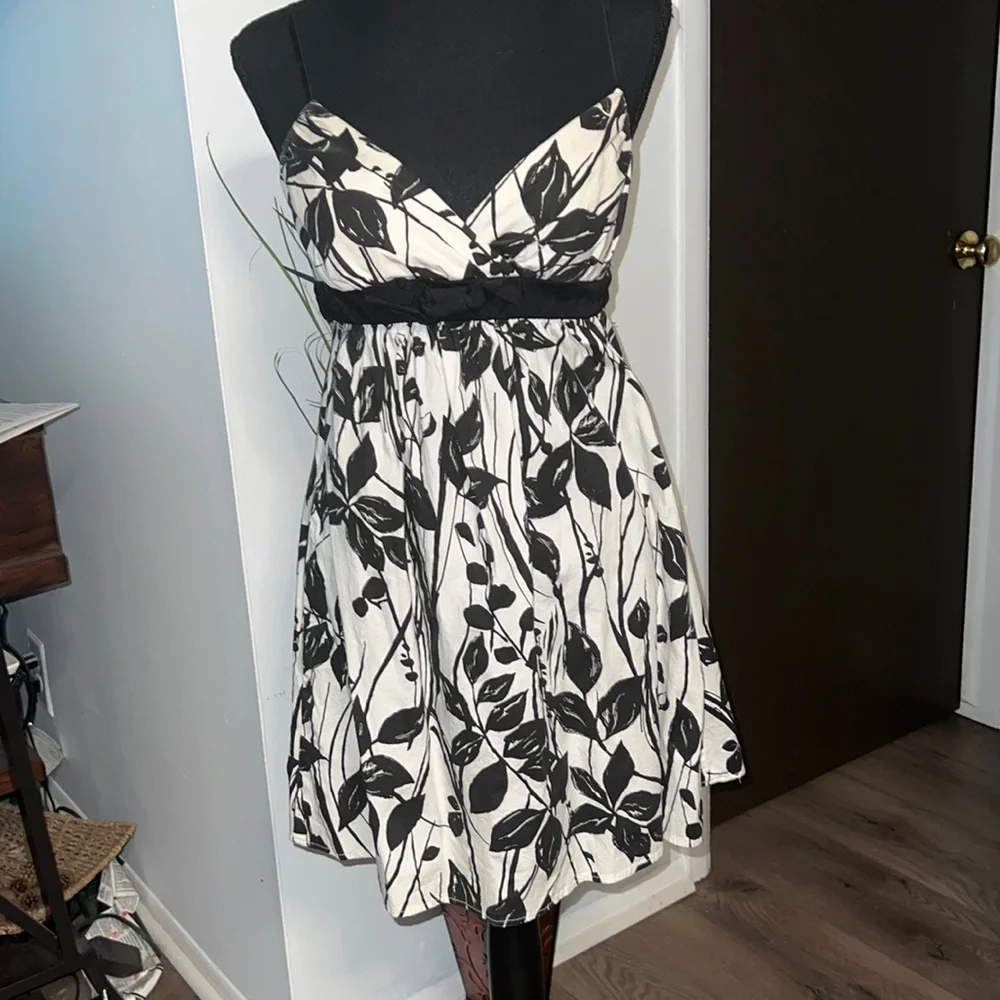 Black and white dress - Picture 1 of 4